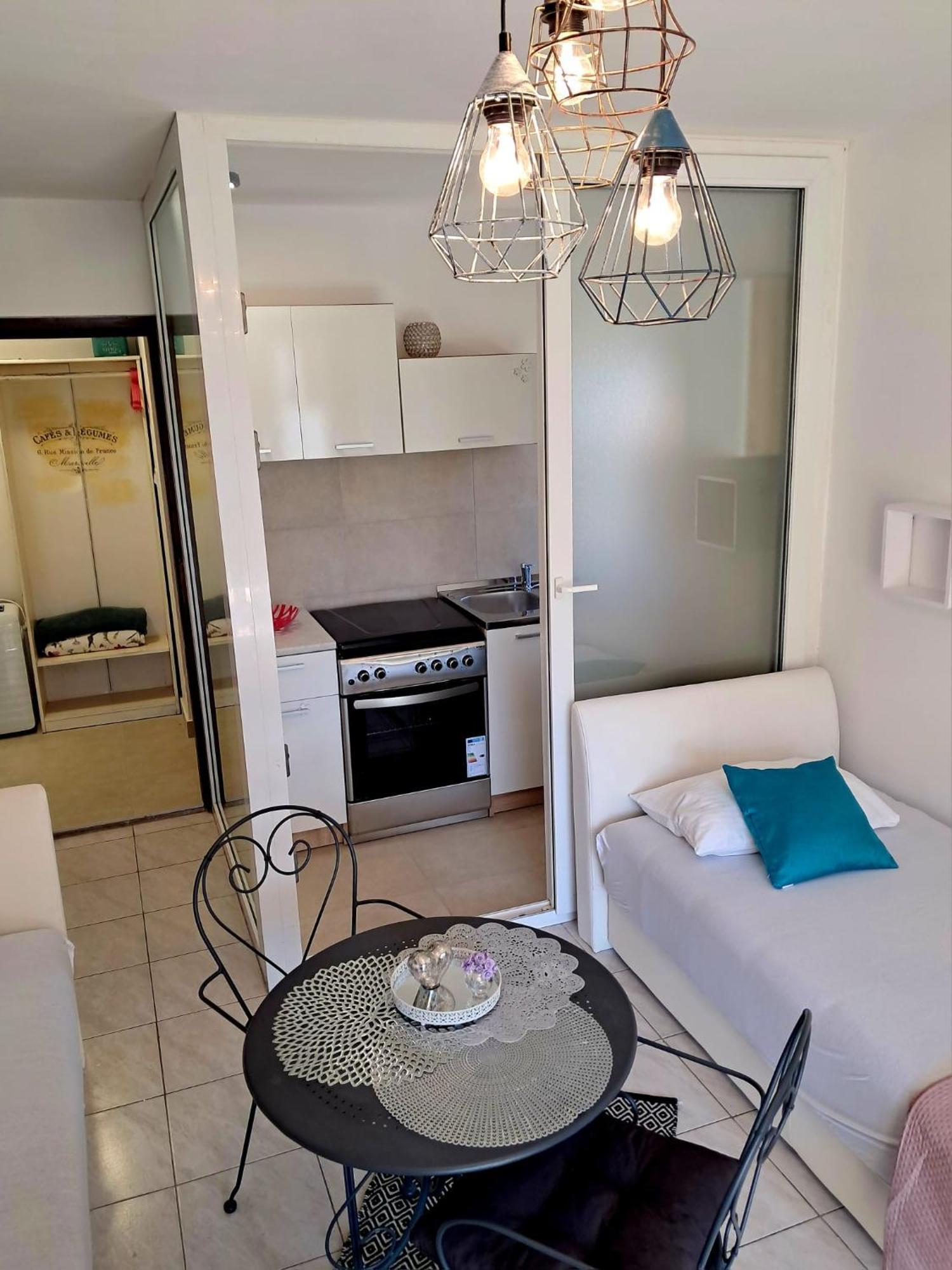 Apartmani Jessica ノヴァリャ エクステリア 写真